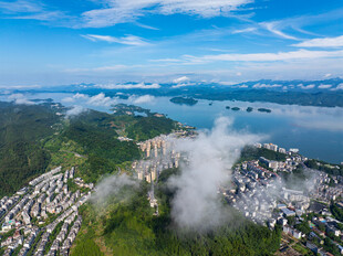 航拍云雾千岛湖