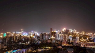 城市璀璨夜景俯瞰图