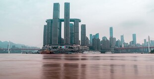 重庆城市江边高楼景观