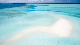 梦幻蓝白浅海美景