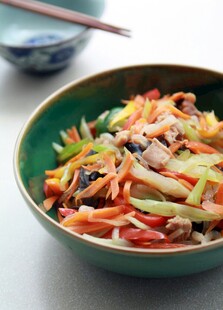 多彩蔬菜肉丝拌面