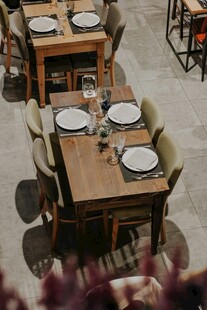 简约风格餐厅餐桌椅布置