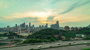 城市天际线与黄昏美景