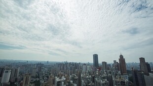 俯瞰城市高楼天际线