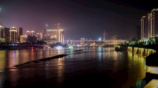 城市璀璨夜景河畔风光