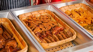 多样美味熟食陈列展示