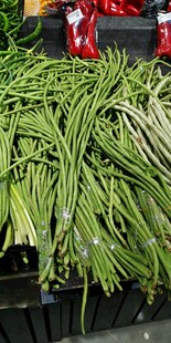 新鲜嫩绿长豆角待选购