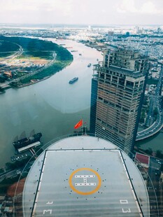 俯瞰城市河畔高楼景观