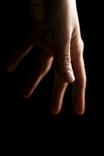 黑暗中伸出的神秘手指