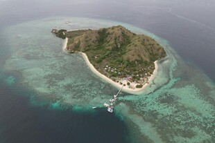 美丽海上小岛风光