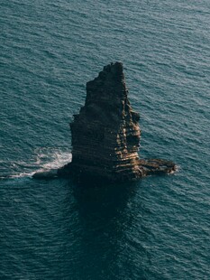 海中孤岩