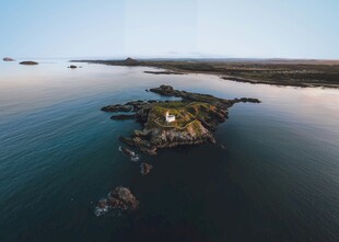 海上孤岛美景