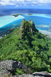 海岛青山美景俯瞰图