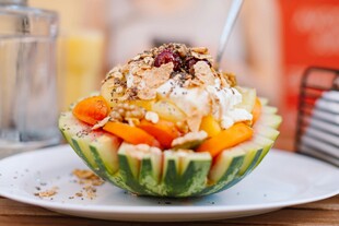 水果冰淇淋甜点诱人呈现