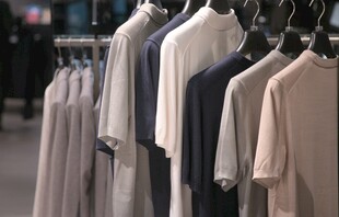 时尚衣物陈列展示