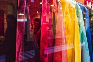 多彩悬挂布料展示