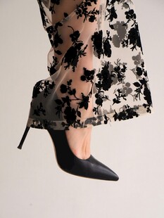 优雅高跟搭配印花裙