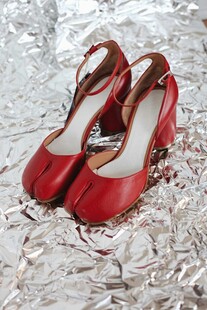 红色高跟女鞋闪耀登场