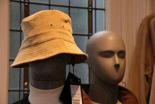 时尚渔夫帽展示于模特头