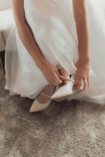 新娘优雅系婚纱鞋瞬间