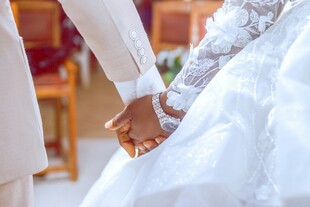 新人牵手 浪漫婚礼瞬间