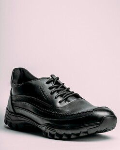 黑色系带高帮皮鞋展示