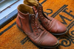 复古棕色系带皮靴展示