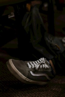 复古风格运动鞋特写