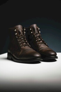 棕色系带皮靴展示