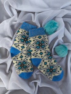 多彩花纹针织手套与配饰