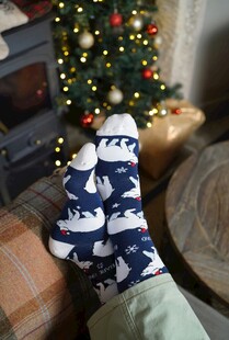 圣诞氛围下的个性图案袜子