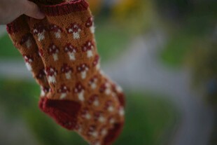 手工编织花纹精美袜子