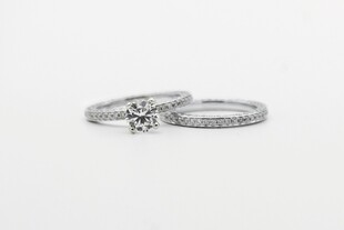 精致钻石婚戒套装