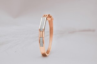 玫瑰金镶钻精致手镯