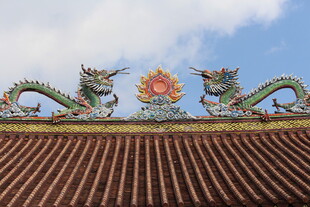 潮州开元寺屋顶双龙戏珠装饰