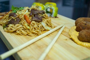美味面食搭配特色小吃