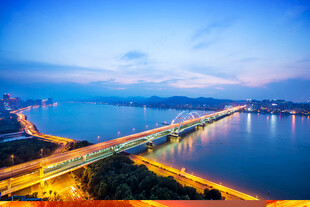 城市跨海大桥夜景风光
