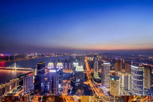 城市璀璨夜景俯瞰图