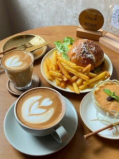 美味咖啡与西式餐点组合