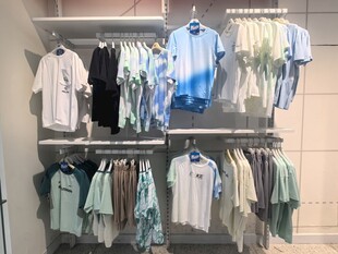 时尚衣物陈列展示架