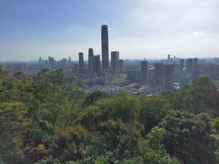 旗峰山灯笼顶上的南城风景