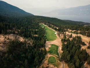 山林间的翠绿高尔夫球场