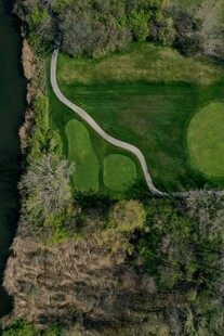 空中俯瞰绿意盎然的景观