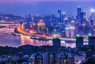 山城璀璨夜景俯瞰图