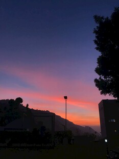 黄昏时分的城市与天空景色