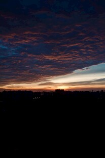 黄昏时分的绚烂天空