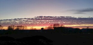 日落时分的绚烂天际线