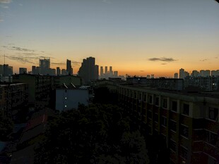 城市黄昏天际线景观