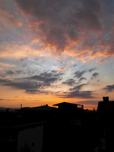 城市黄昏天空绚丽晚霞