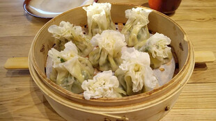 竹制蒸笼里的美味烧麦